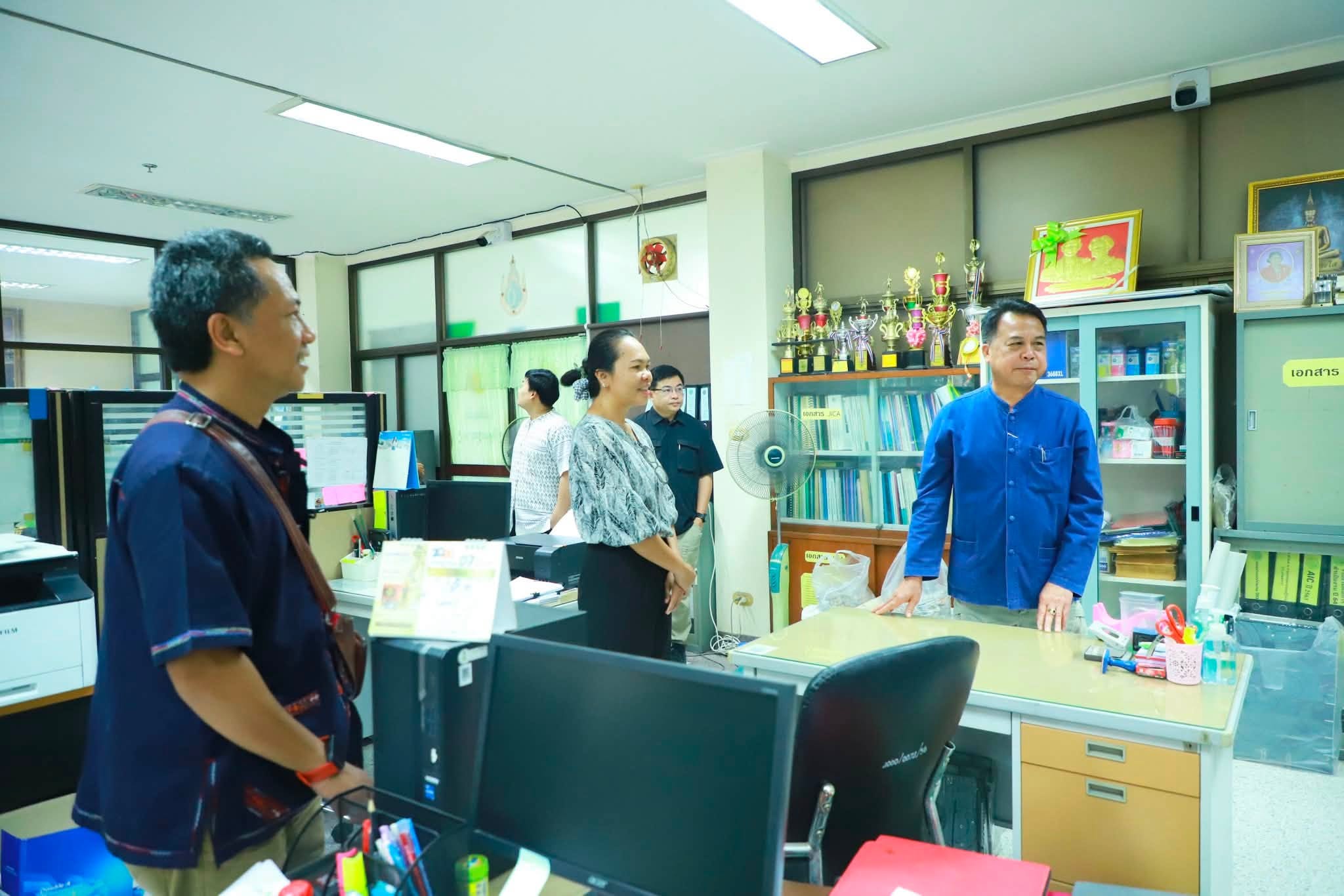 title - รองเลขาธิการ ส.ป.ก. ลงพื้นที่ตรวจเยี่ยม ส.ป.ก.มหาสารคาม พร้อมมอบโฉนดเพื่อการเกษตรให้แก่เกษตรกร